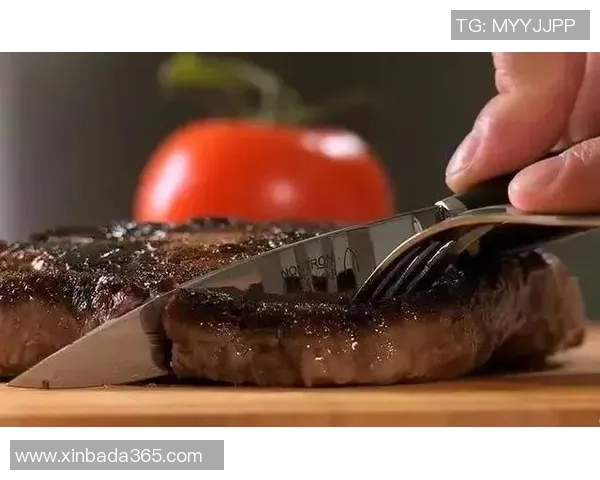 足球明星分享生活点滴吃剩饭的真实瞬间引发网友热议 足球明星分享生活点滴吃剩饭的真实瞬间引发网友热议