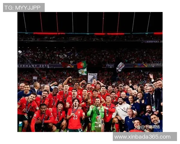 足球明星与C罗亲密互动瞬间揭秘引发球迷热议 足球明星与C罗亲密互动瞬间揭秘引发球迷热议